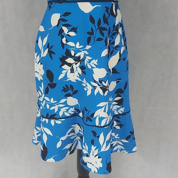 Maggy London Floral Fitted Flare Blue Dress 0 - Picture 6 of 14